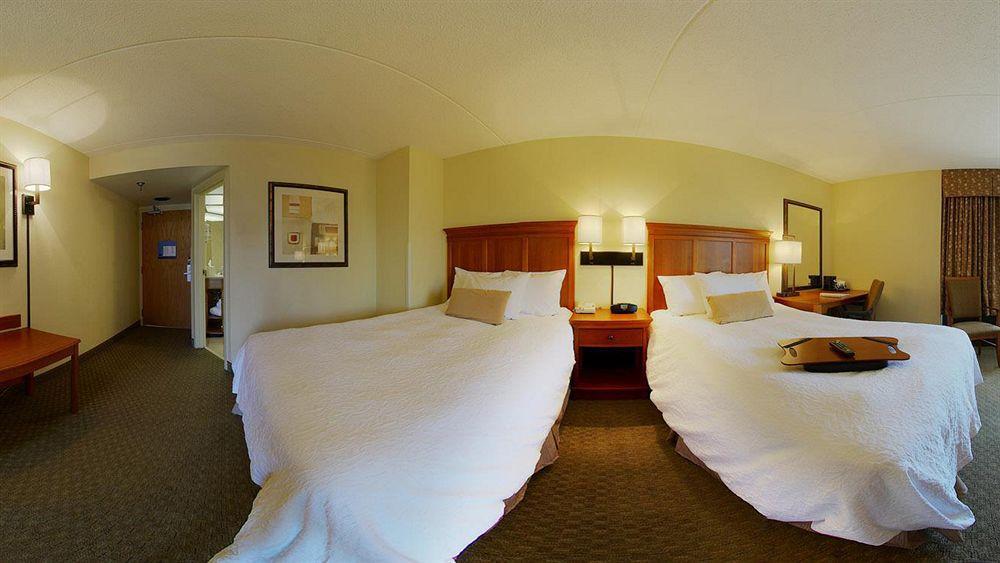 Hampton Inn Norfolk-Naval Base Екстер'єр фото