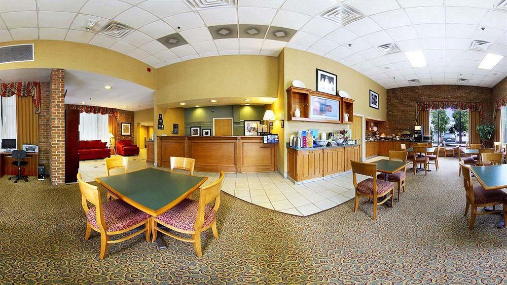Hampton Inn Norfolk-Naval Base Екстер'єр фото