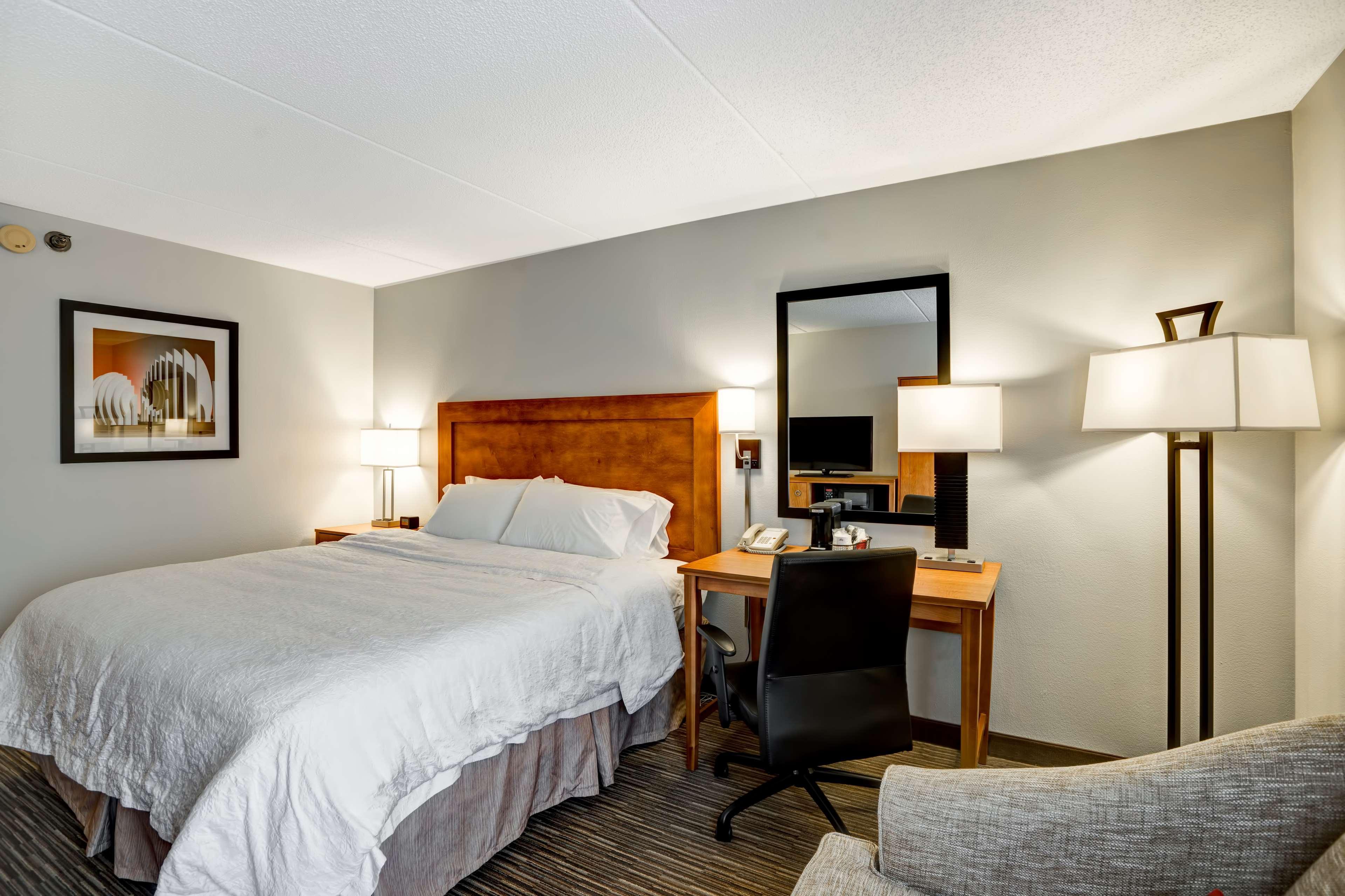 Hampton Inn Norfolk-Naval Base Екстер'єр фото