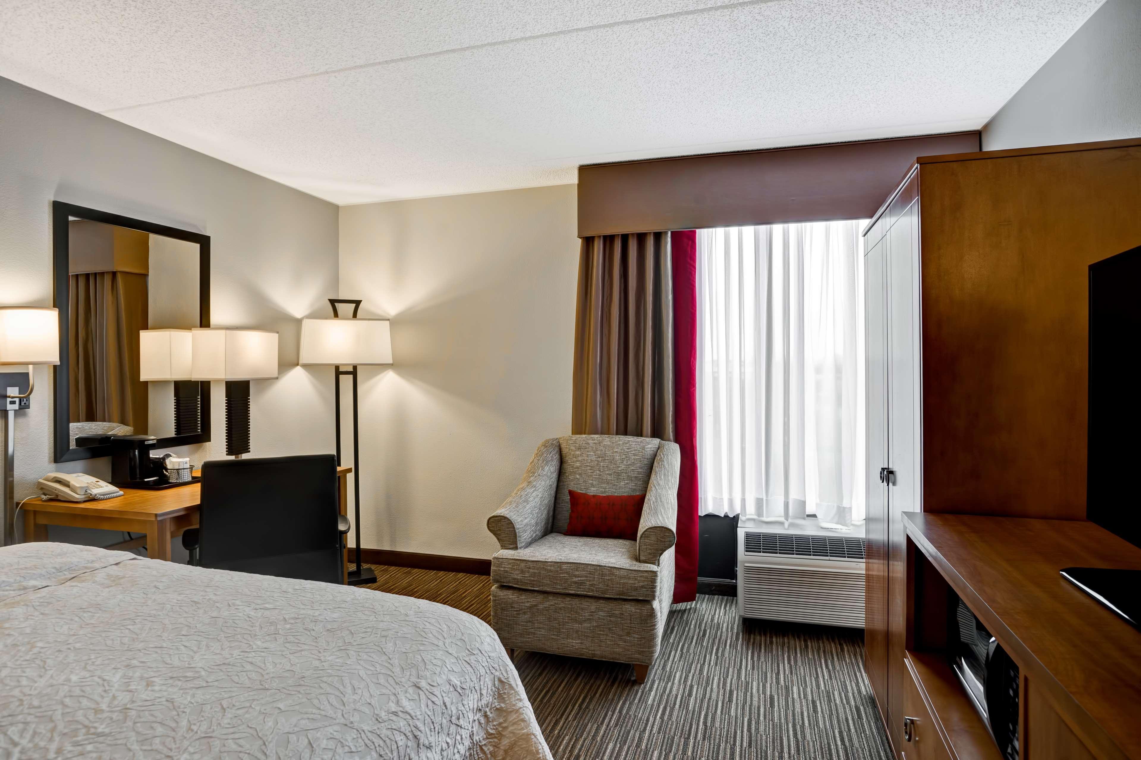 Hampton Inn Norfolk-Naval Base Екстер'єр фото
