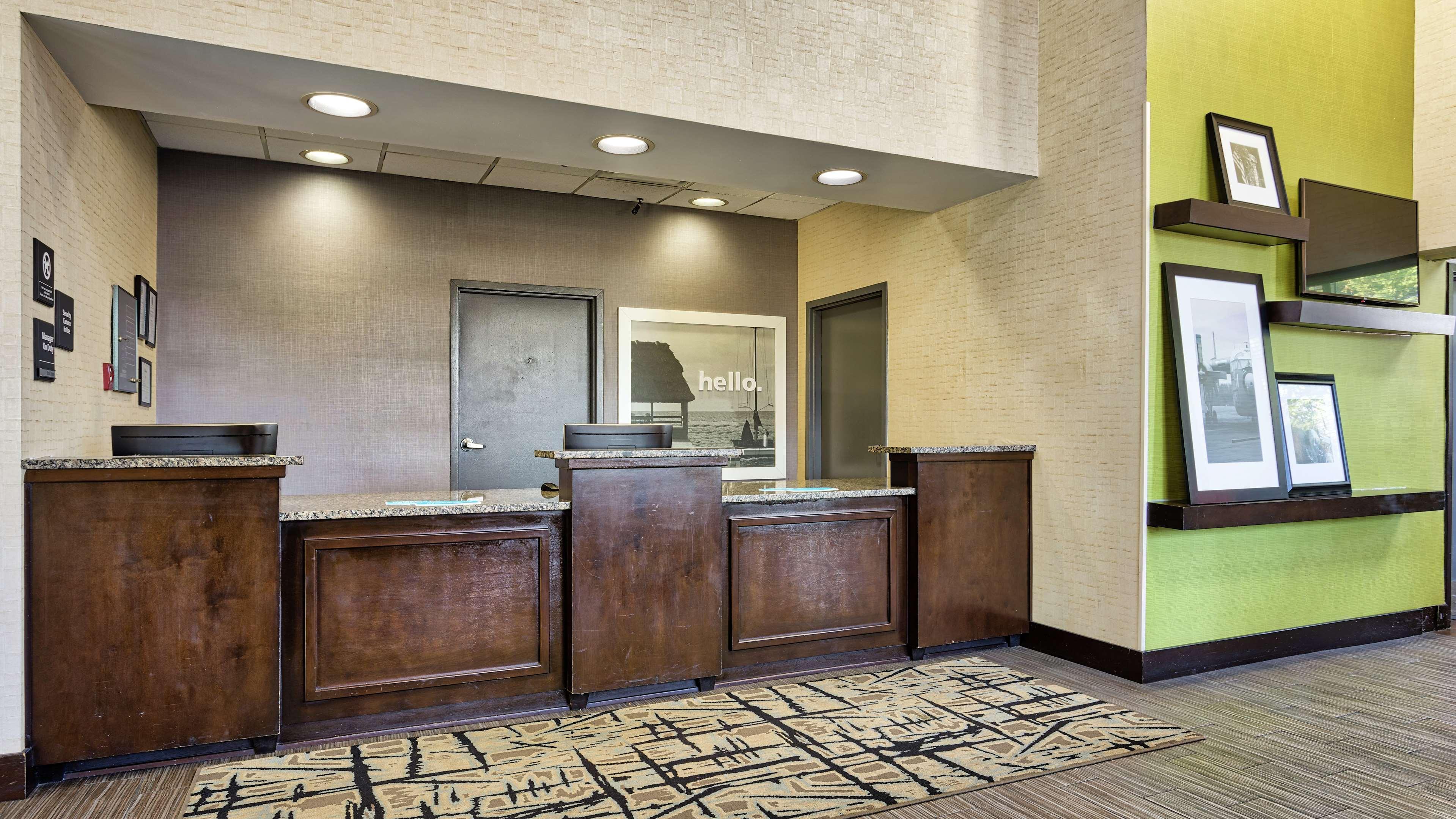 Hampton Inn Norfolk-Naval Base Екстер'єр фото