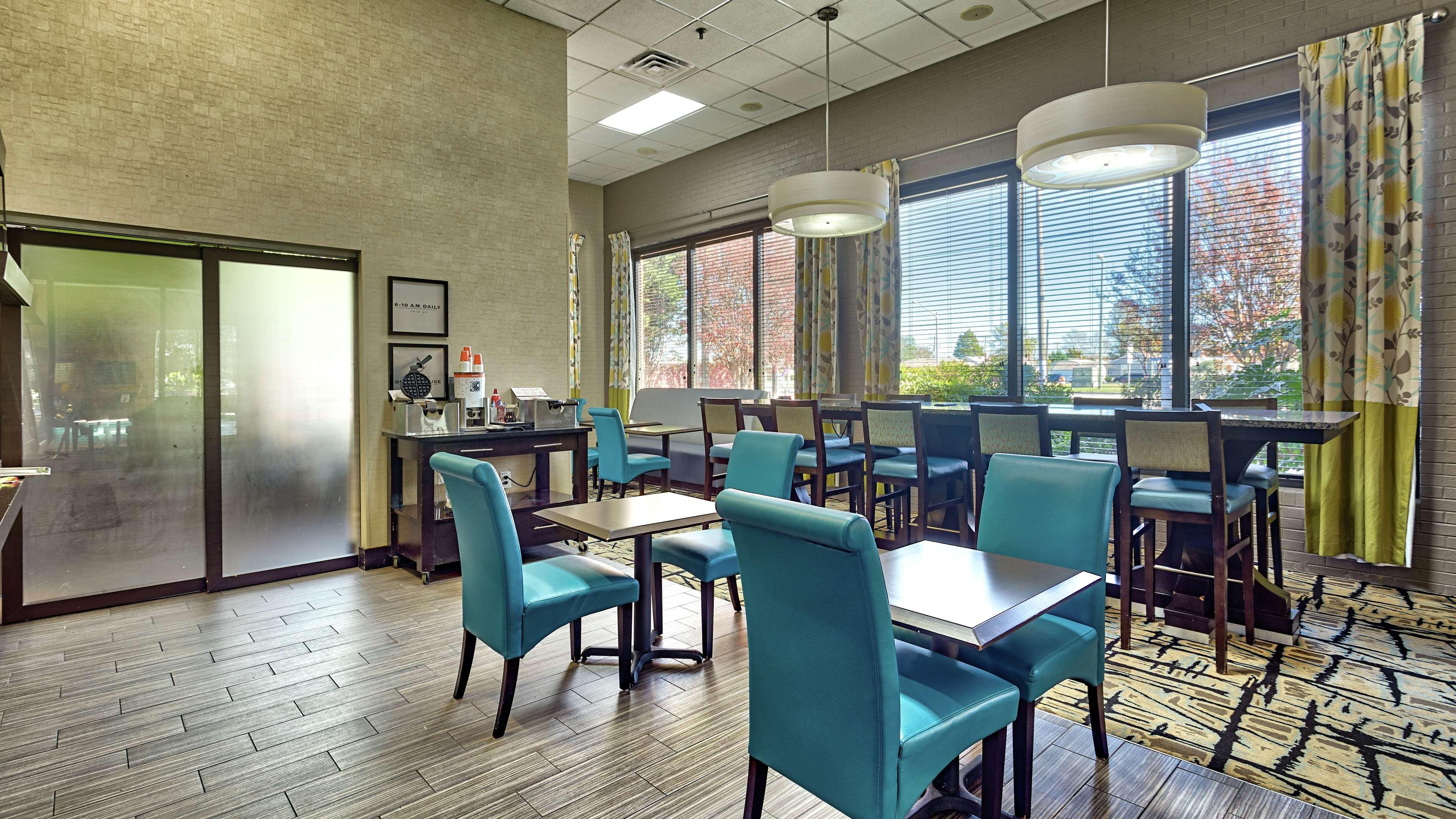 Hampton Inn Norfolk-Naval Base Екстер'єр фото