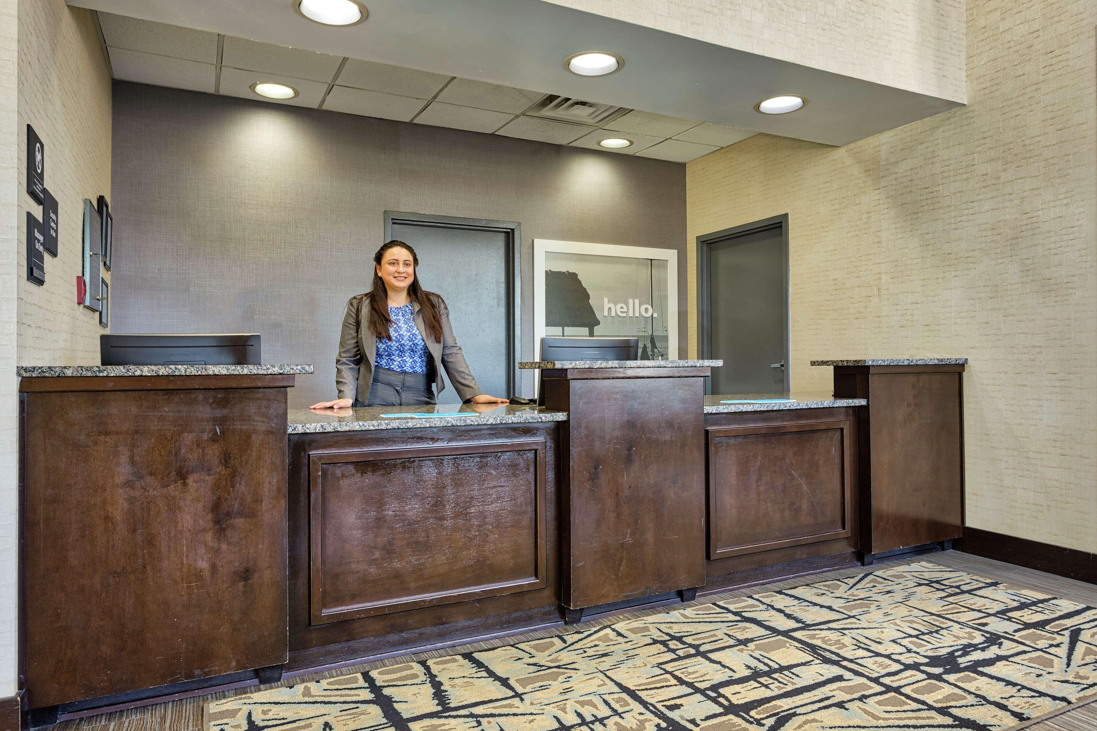 Hampton Inn Norfolk-Naval Base Екстер'єр фото