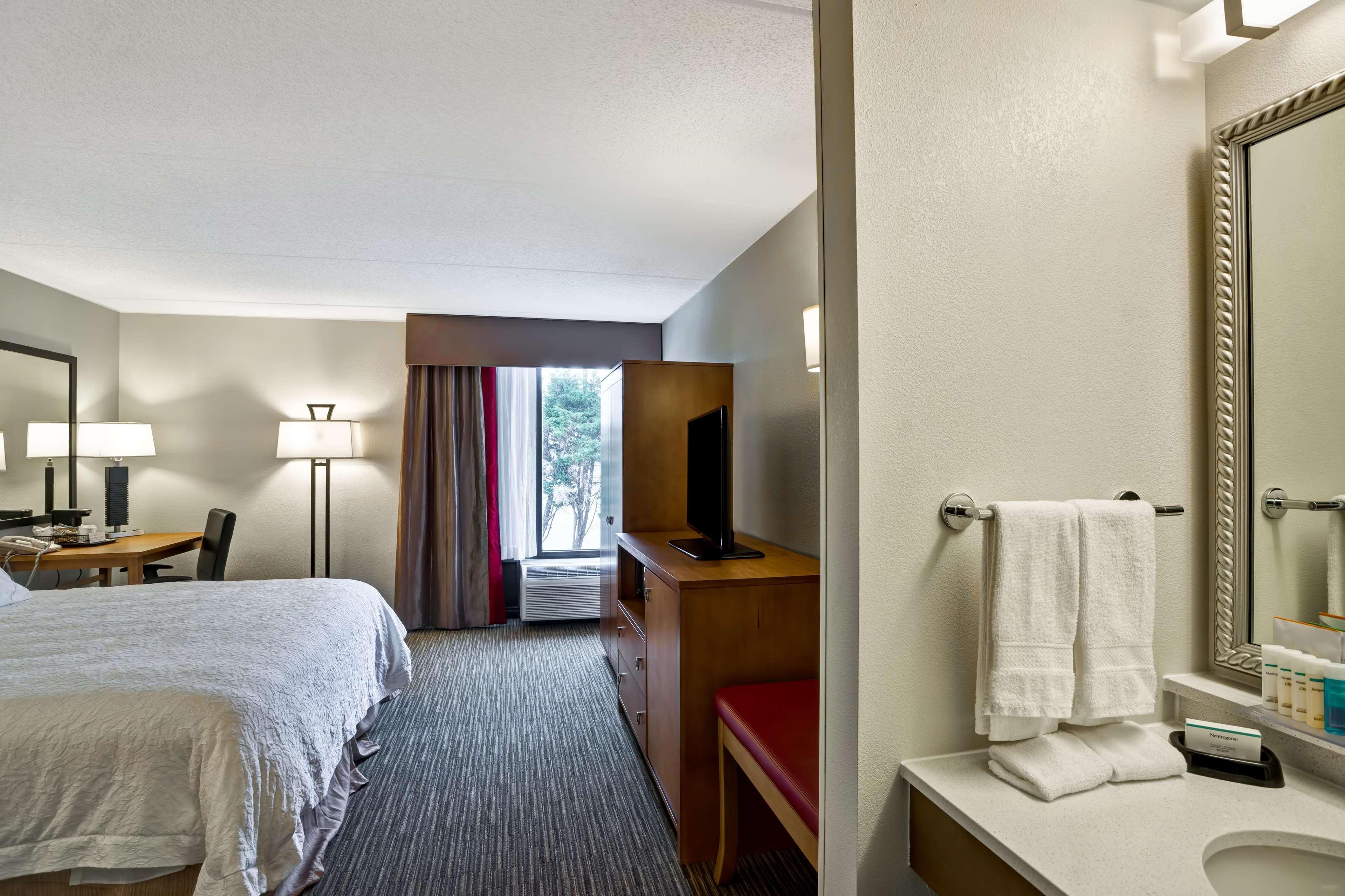 Hampton Inn Norfolk-Naval Base Екстер'єр фото