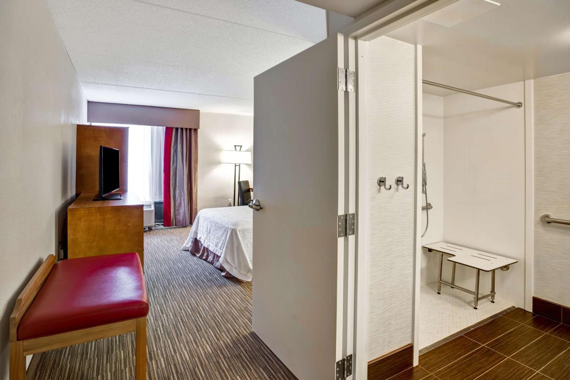 Hampton Inn Norfolk-Naval Base Екстер'єр фото
