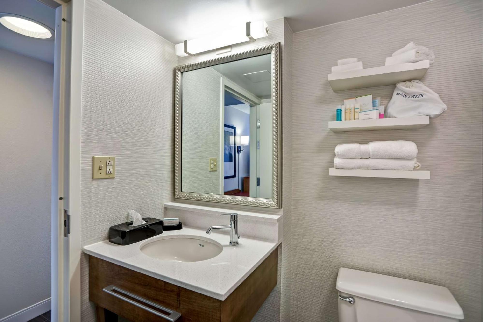 Hampton Inn Norfolk-Naval Base Екстер'єр фото