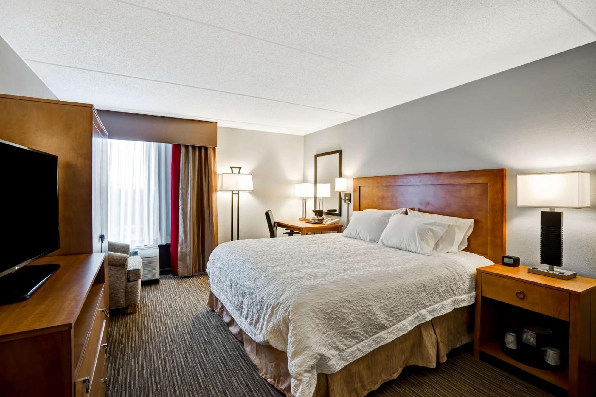 Hampton Inn Norfolk-Naval Base Екстер'єр фото