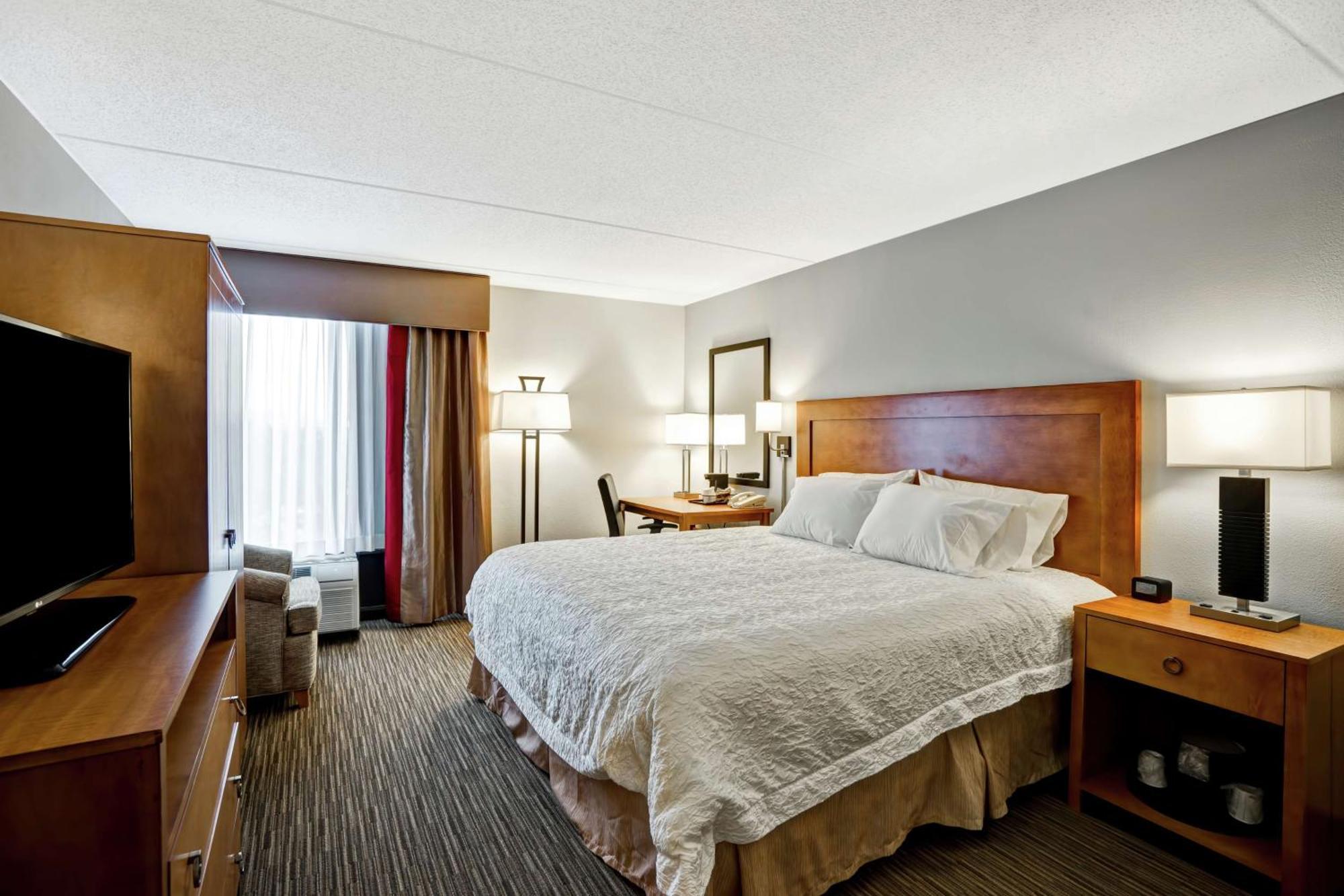 Hampton Inn Norfolk-Naval Base Екстер'єр фото