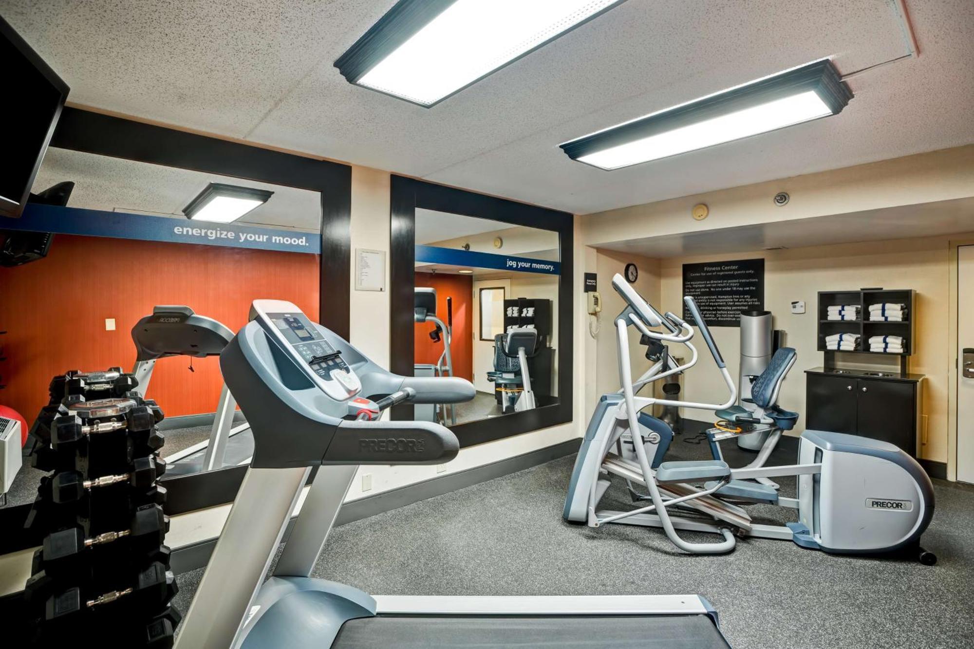 Hampton Inn Norfolk-Naval Base Екстер'єр фото