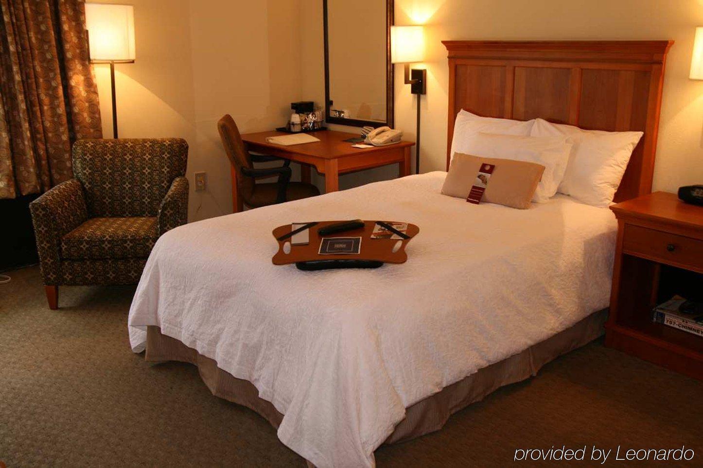 Hampton Inn Norfolk-Naval Base Номер фото