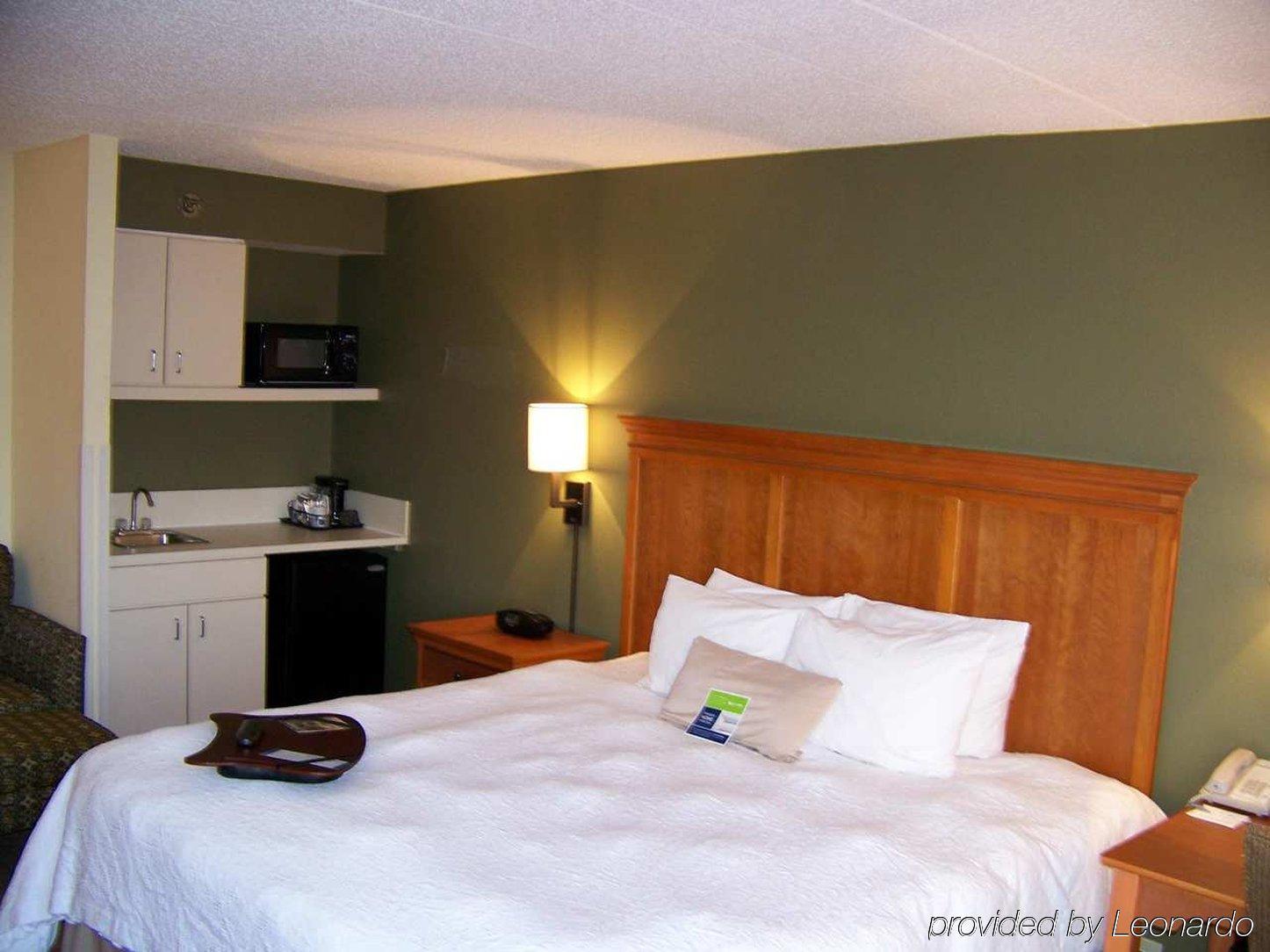 Hampton Inn Norfolk-Naval Base Номер фото