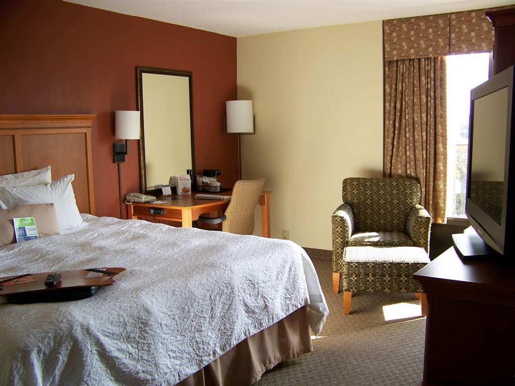 Hampton Inn Norfolk-Naval Base Номер фото