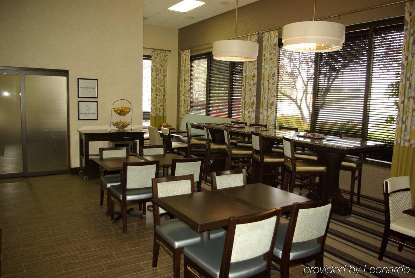 Hampton Inn Norfolk-Naval Base Екстер'єр фото