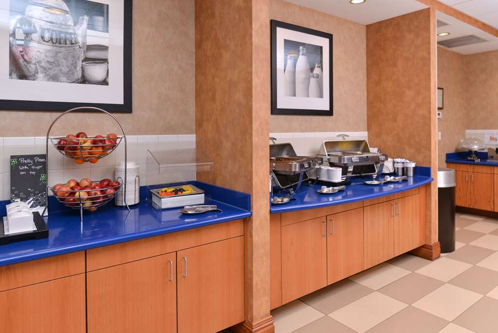 Hampton Inn Norfolk-Naval Base Ресторан фото